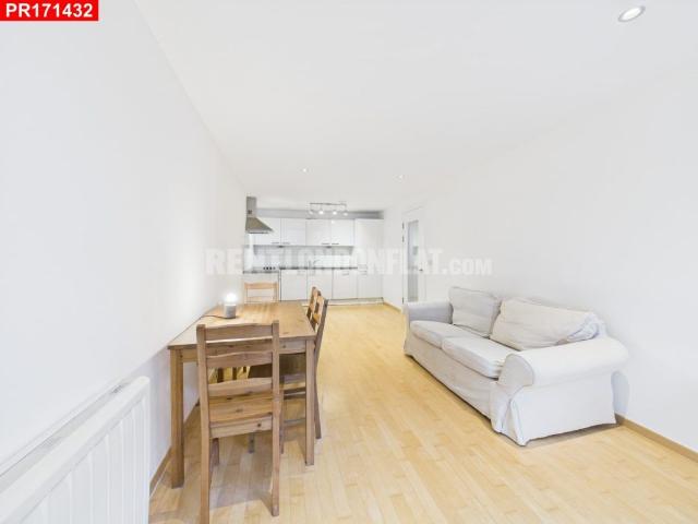 Petergate, London SW11, 2 bed flat to rent, £2,717 pcm | PrimeLocation