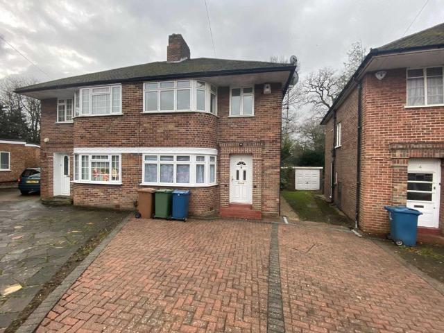 Peters Close, Stanmore 3 bed semi detached house to rent £2,400 pcm £554 pw