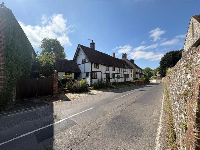 Petersfield, West Sussex, GU31 2 bed semi detached house to rent £1,600 pcm £369 pw