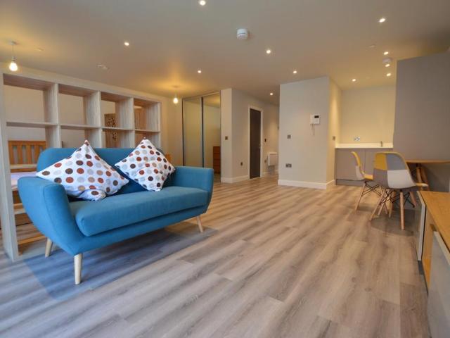 Petersfield Avenue, Petersfield Avenue Studio to rent £1,300 pcm £300 pw