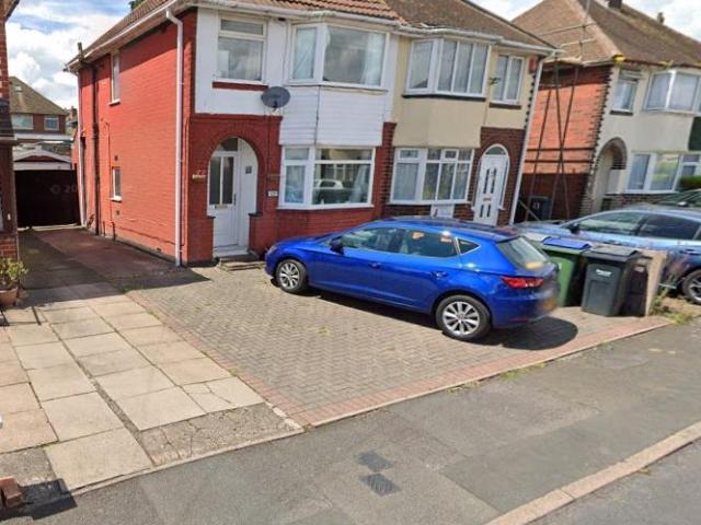 Petersfield Drive, Rowley Regis B65 3 bed semi detached house to rent £1,200 pcm £277 pw