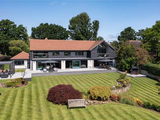 Petersfield, Hampshire, GU31 5 bed detached house to rent £12,000 pcm £2,769 pw