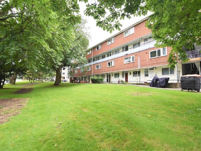 Petersfield Rise, Roehampton SW15 5 bed flat to rent £2,650 pcm £612 pw