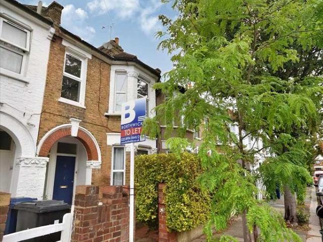 Petersfield Road, Acton, Acton 3 bed flat to rent £2,812 pcm £649 pw