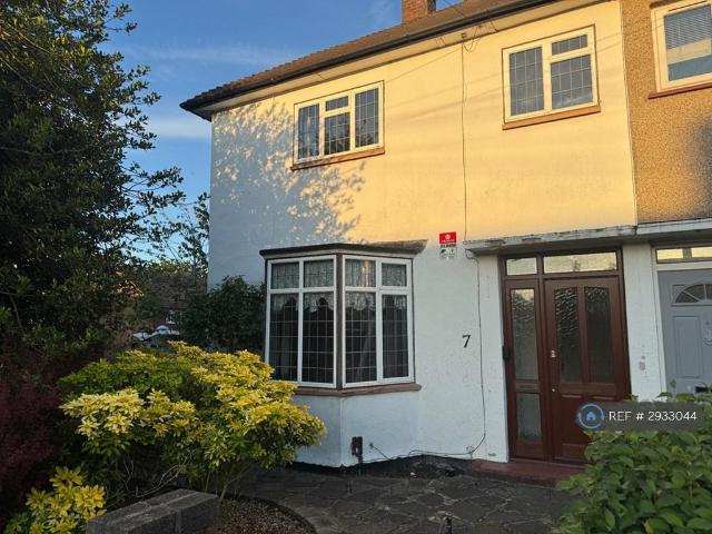 Petersham Gardens, Orpington, BR5 3 bed terraced house to rent £1,900 pcm £438 pw