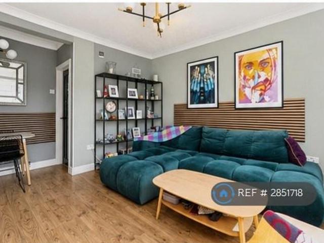Petersham Drive, Orpington, BR5 2 bed terraced house to rent £1,800 pcm £415 pw