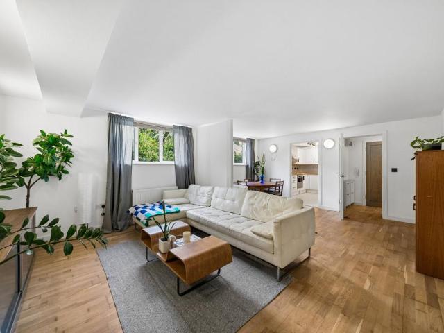 Petersham Road, Richmond, TW10 1 bed apartment to rent £3,800 pcm £877 pw