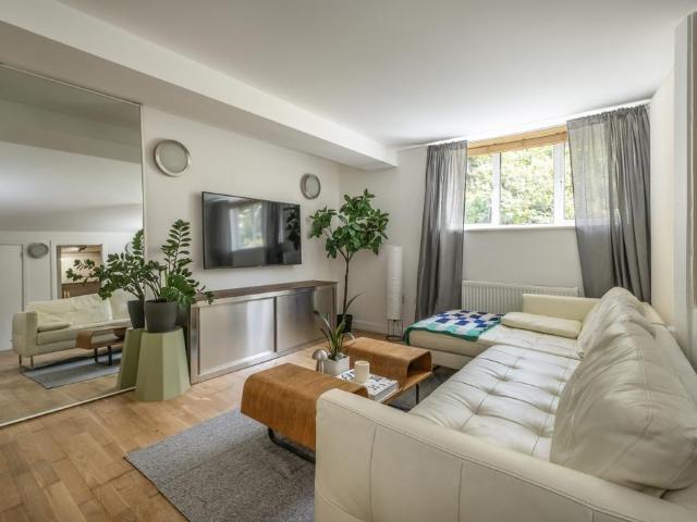 Petersham Road Richmond TW10 1 bed flat to rent £3,750 pcm £865 pw