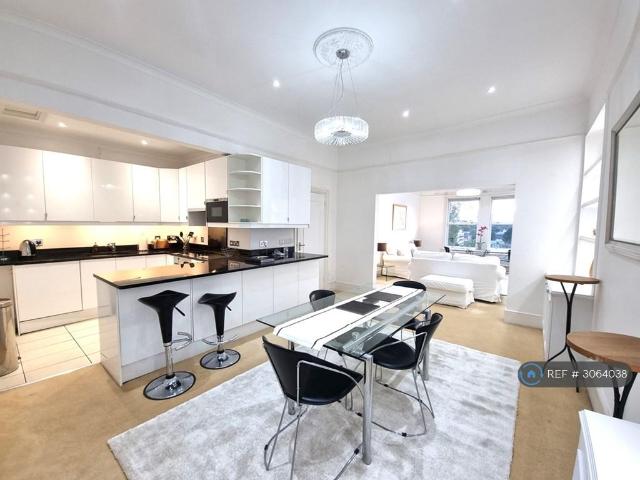 Petersham Road, Richmond, Surrey, TW10 3 bed maisonette to rent £5,650 pcm £1,304 pw