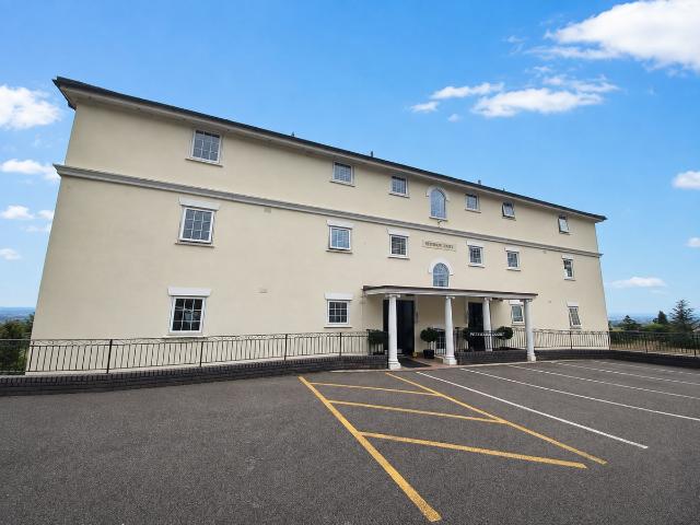 Peterson Court, Worcester Road, Malvern WR14, 3 bed flat to rent, £1,300 pcm | PrimeLocation
