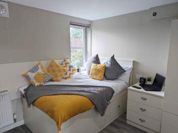 Peterson Hall, Dundee Has an Apartment