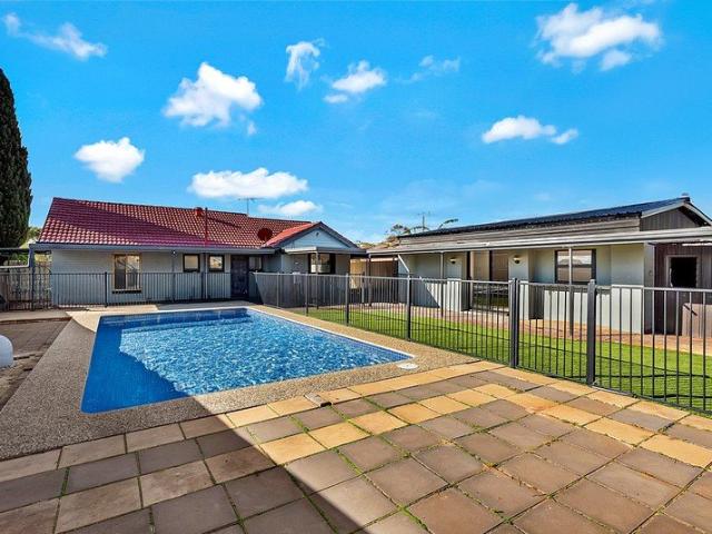 Petherton Perfection with a Pool!