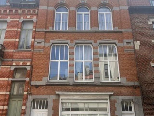 Petit appartement agréable près étang d'Ixelles