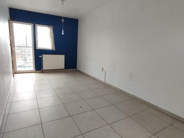 Petit appartement avec terrasse au 4ème étage sans ascenseur