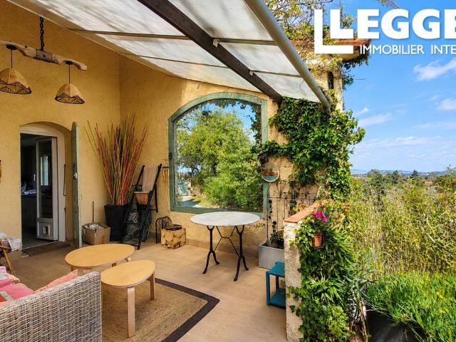 Petit bijou caché, charmante maison T4, avec vue panoramique, garage, jardin méditerranéen, à 20m de la mer