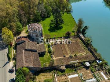 Petit château sur les bors de l'Isère, avec dépendances et P. 600m² Bourg de Péage