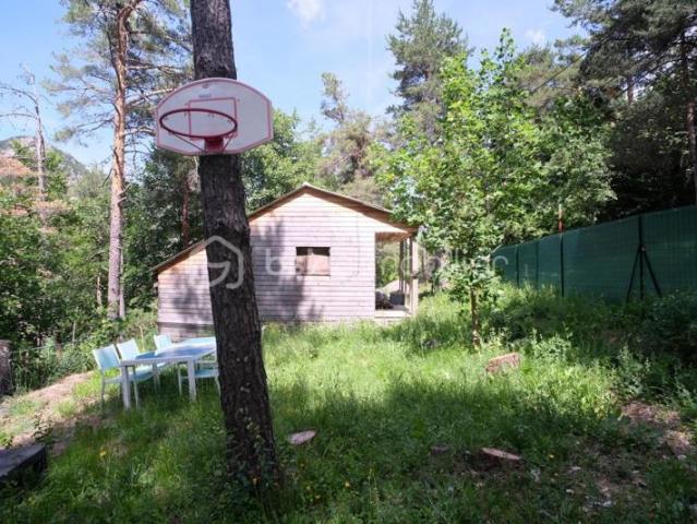 Petit chalet de 27 m2 à la montagne sur terrain arboré de 1120 m2