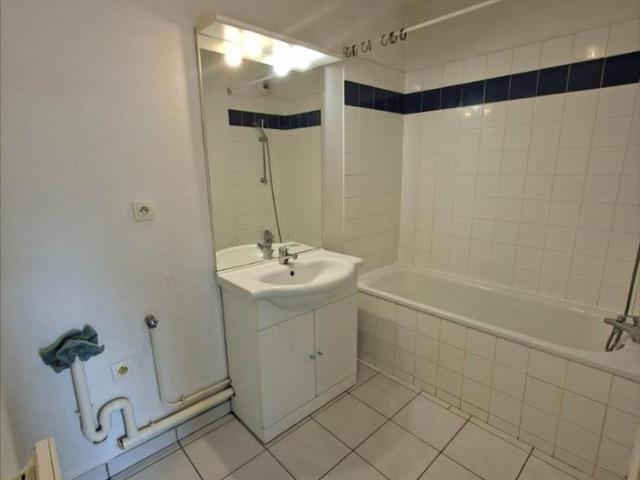 PETIT COURONNE A LOUER APPARTEMENT F2 BIS