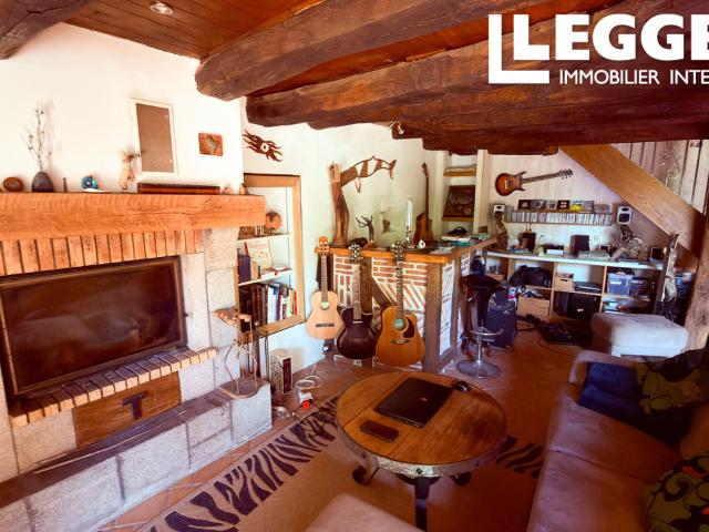 Petit hameau digne d'une carte postale, avec une grange spacieuse et un jardin attenant – une propriété origin
