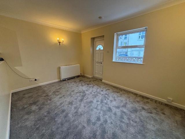 Petitor Road, Torquay TQ1 1 bed apartment to rent £737 pcm £170 pw