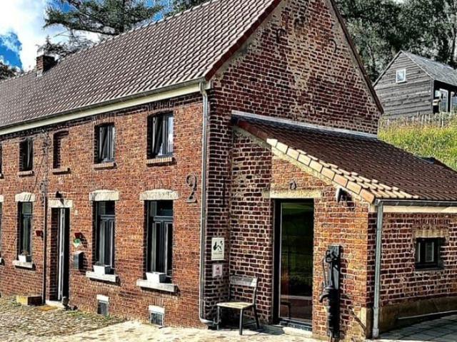 Petite fermette meublée sur la vallée de la Marache