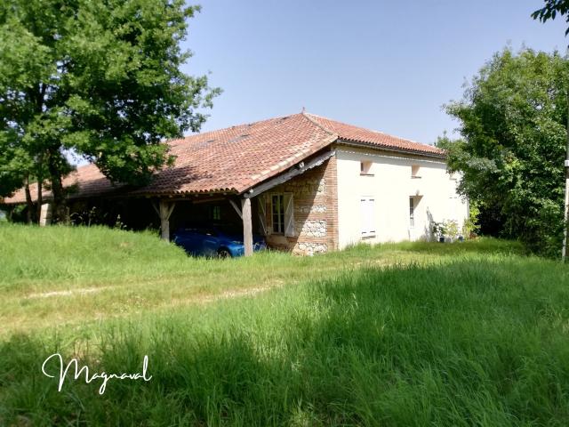 Grande maison rénovée avec 26 Hectares en Lomagne 82
