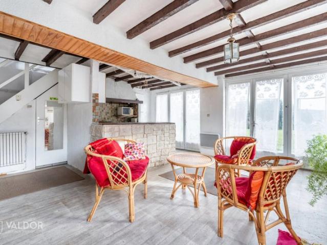 Petite maison à rénover 63m2 2 chambres grand jardin de 800m2