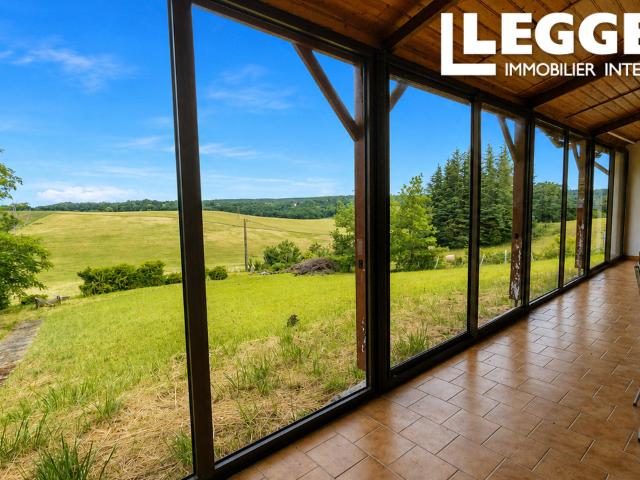 Petite maison à rénover avec beau terrain et joli point de vue