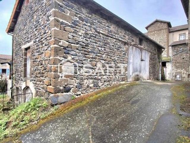 Petite maison de bourg avec écurie & grange – à finir de rénover