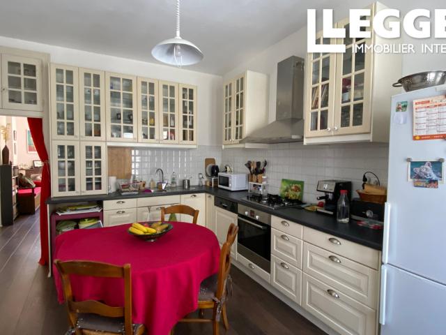 Petite Maison de Charme — Maison 4 chambres étonnamment spacieuse face au château avec jardin