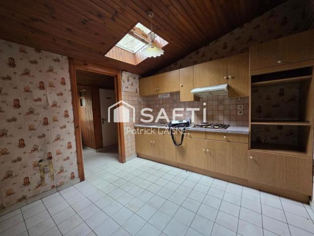 Petite maison de ville avec cour intérieure a rénover