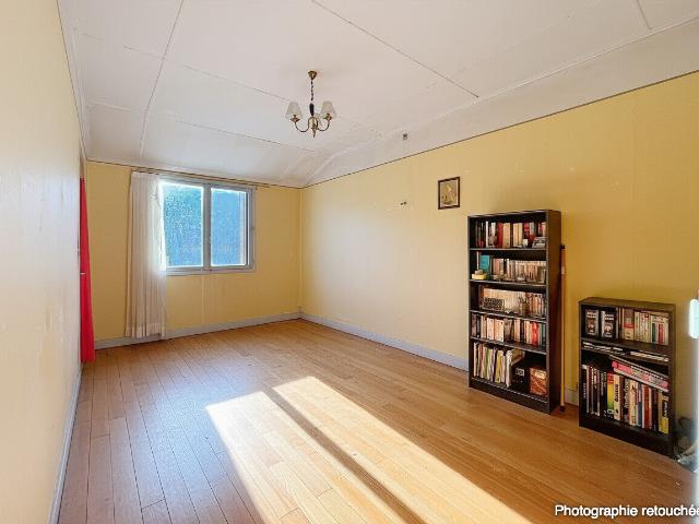 petite maison en pierre à rénover avec fort potentiel