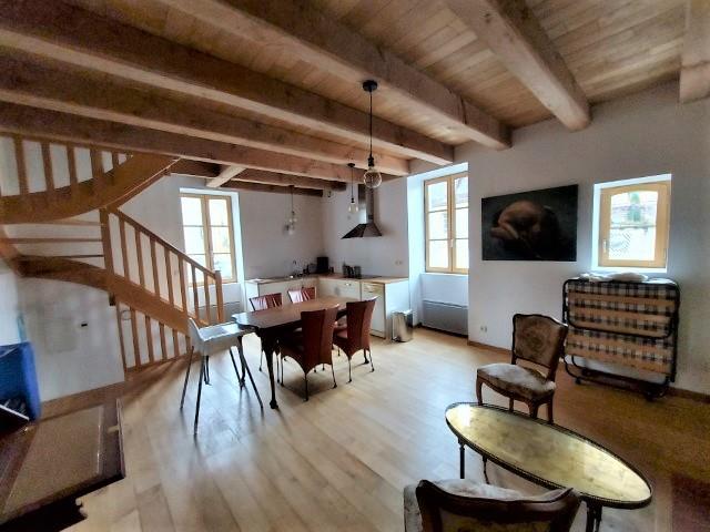 Petite maison « en pierre » joliment rénovée, avec un local. 50m² Salviac