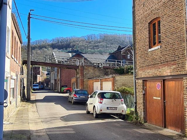 Petite maison ruelle très calme