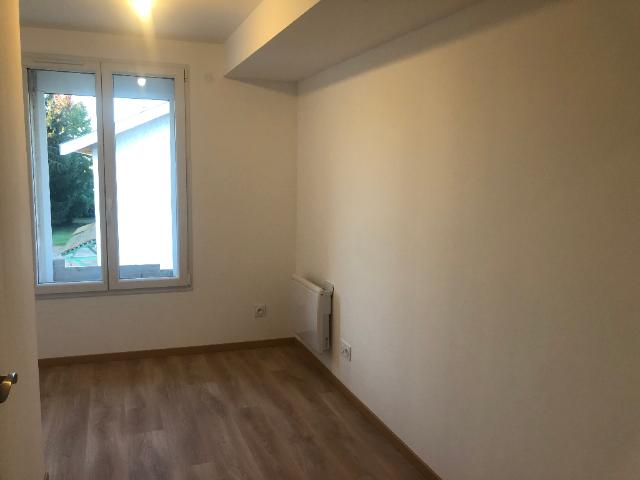 PETITE MAISON SUR FRONTONAS