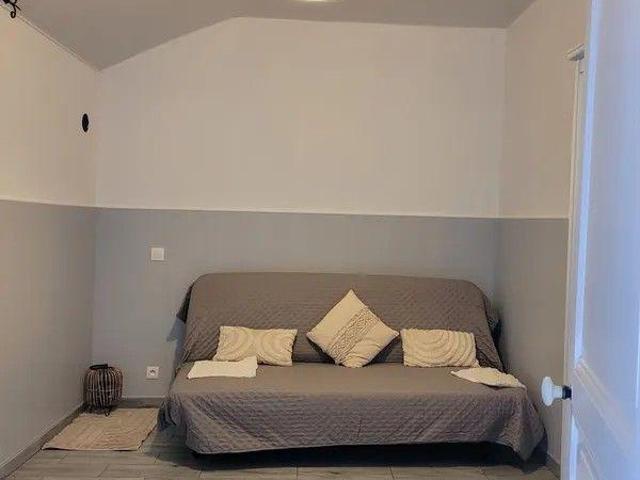 Petite maisonnette de 25m² avec terrasse et jardin