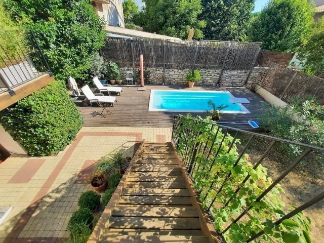 Petite ville de la vallee de l'Orb, ecoles primaire et secon. 148m² Hérépian