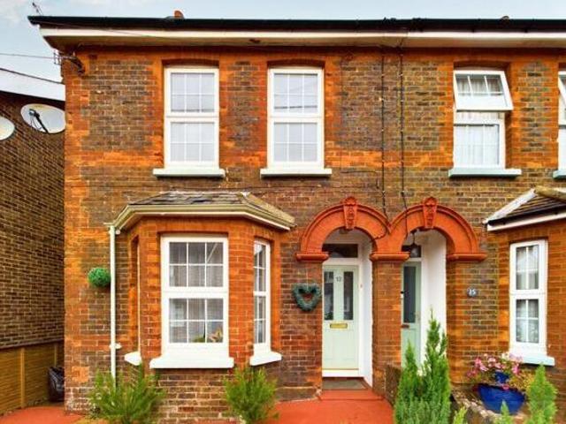 Petlands Road, Haywards Heath, 2 Bedroom Semi detached