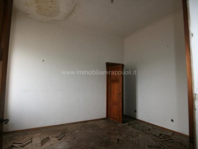 Petroio vendesi appartamento facente parte di un antico pala. 0m² Petroio
