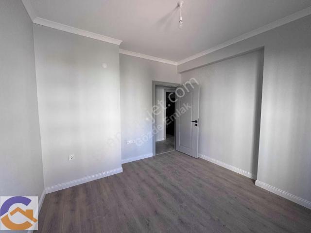 Petrol İş Mh Butik Bina Ara Kat 100m2 Net 3+1 Çift Balkon