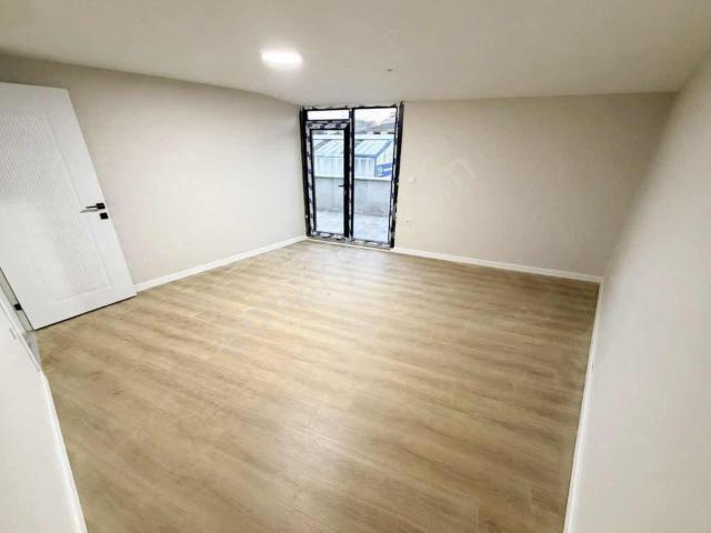 Petrol Yolu Caddesinde 5. Kat Ön Cephe 1+1 70m² Kiralık Daire