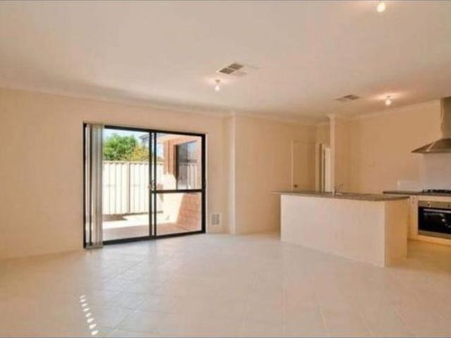 Pets Allow! Top Locale. Walk to Everything! Ultra convenient life style!