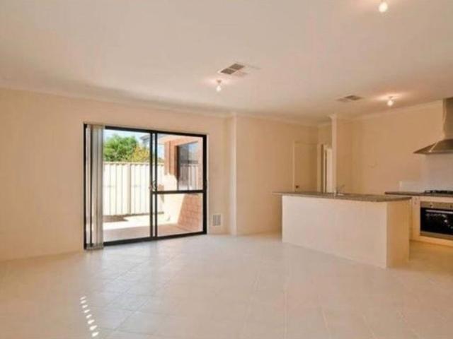 Pets Allow! Top Locale. Walk to Everything! Ultra convenient life style!