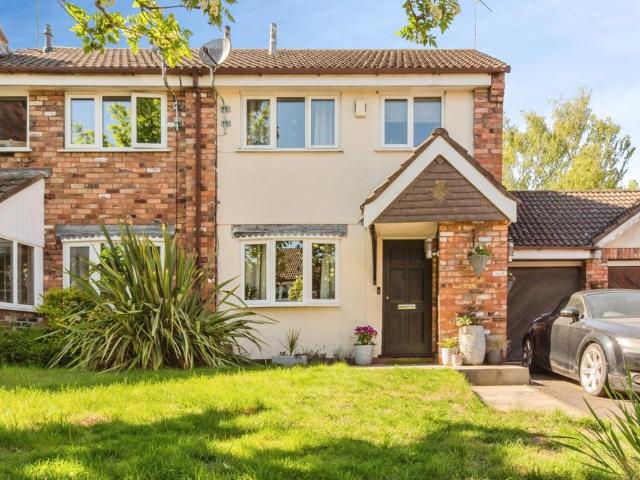 Pevensey Drive, Knutsford, WA16 3 bed house to rent £2,000 pcm £462 pw