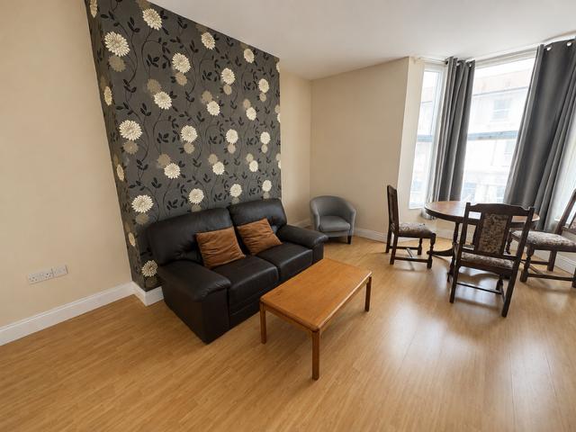 Pevensey Road, Eastbourne, BN21 2 bed flat to rent £1,000 pcm £231 pw