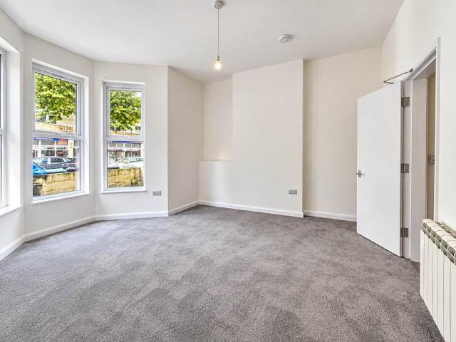 Pevensey Road, Eastbourne, Studio to rent £800 pcm £185 pw