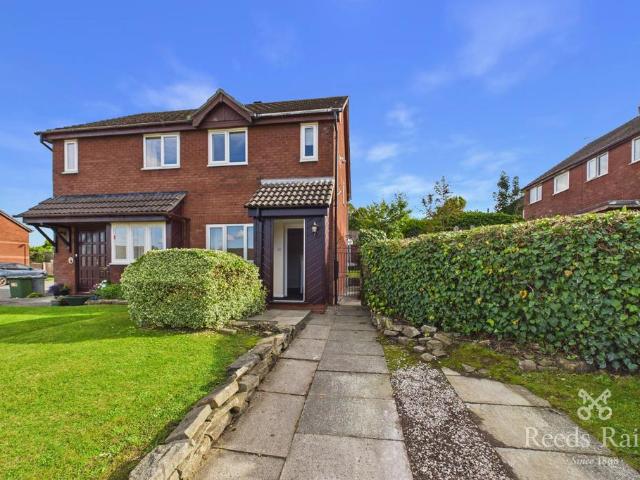 Peveril Gardens, Newtown SK12 2 bed semi detached house to rent £1,300 pcm £300 pw