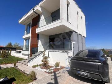 PEYZAJI BİTMİŞ, HER DETAYI HAZIR MÜSTAKİL VİLLA