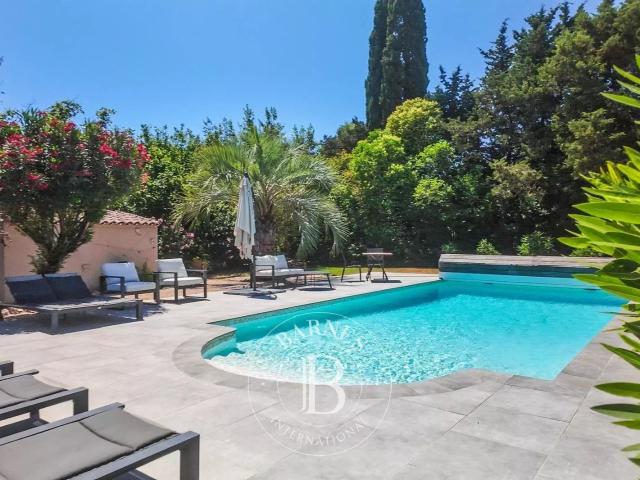 Peymeinade Proche Grasse Villa entièrement rénovée 7 c. 245m² Peymeinade
