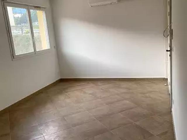 Peypin 13124 Location appartement 1 pièce t1 au dernier étage